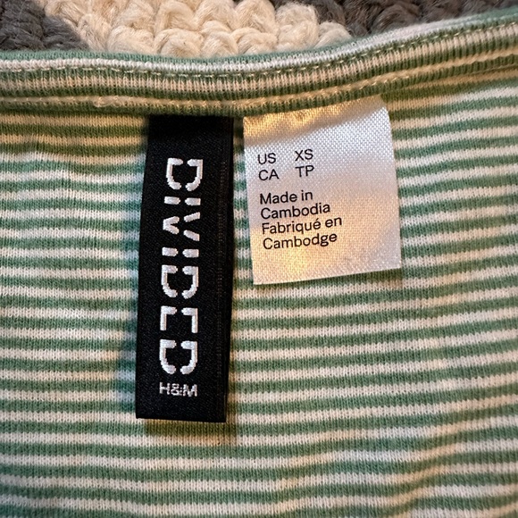 H&M green and white stripe, cropped short sleeve shirt - Picture 3 of 3